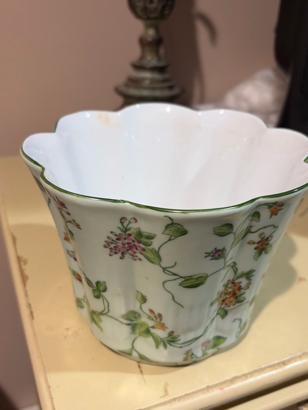 Porcelain Floral Scalloped Decorative Planter - White with Green Trim